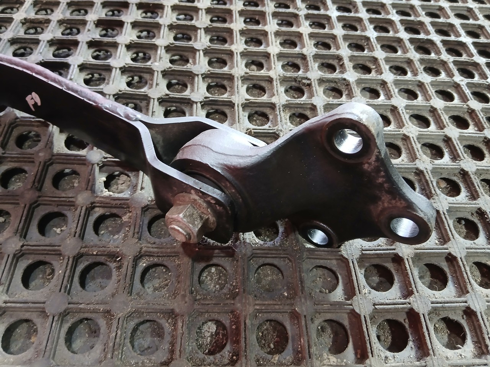 Стабилизатор передний