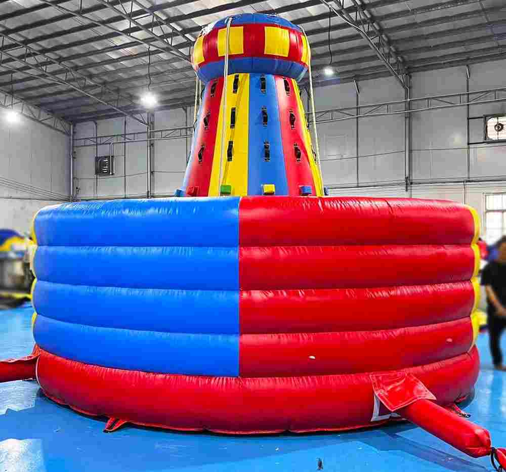 Надувной скалодром "Богатырь", 5*5*4 м.