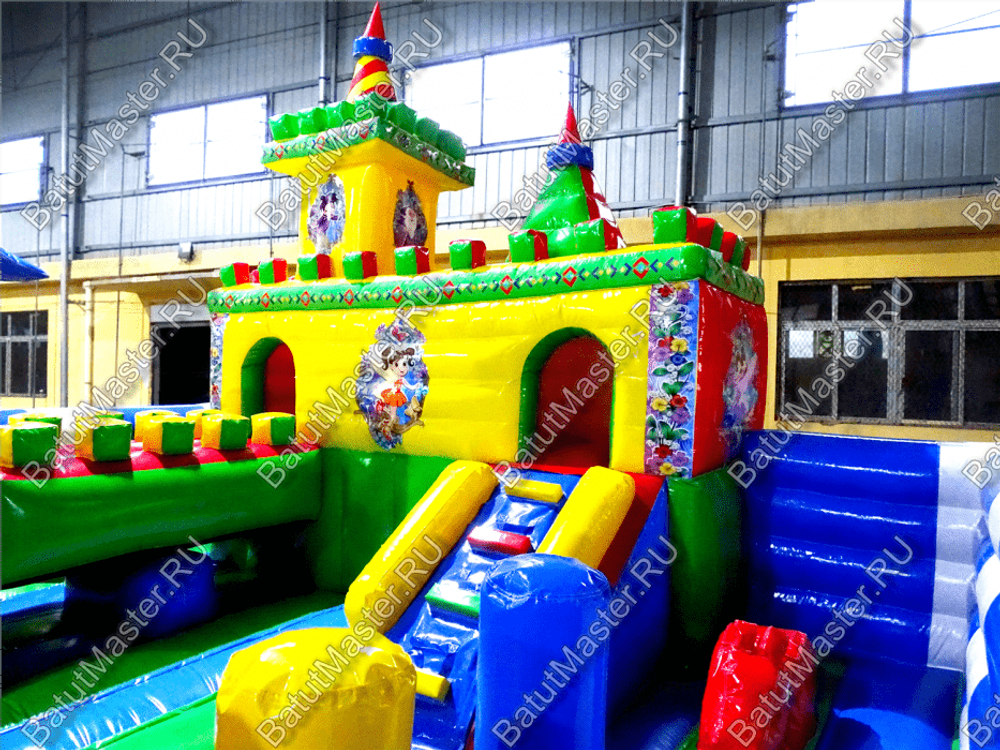 Коммерческий надувной батут "Сказочный замок", размер 11*7*5 м.