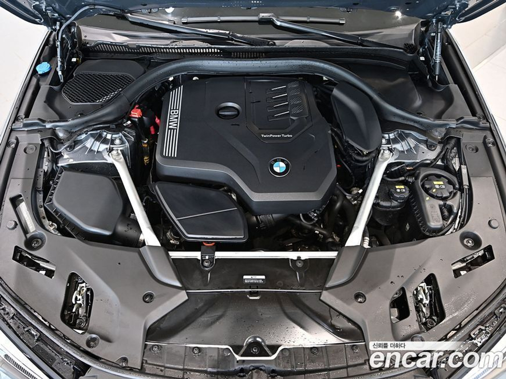BMW 5 Series (G30) 520i Luxury (12.2022)