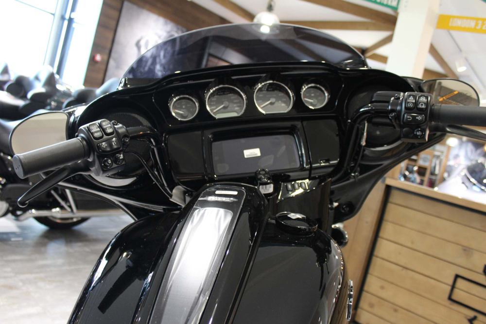 Harley-Davidson Street Glide Special 114 (Black Finish)