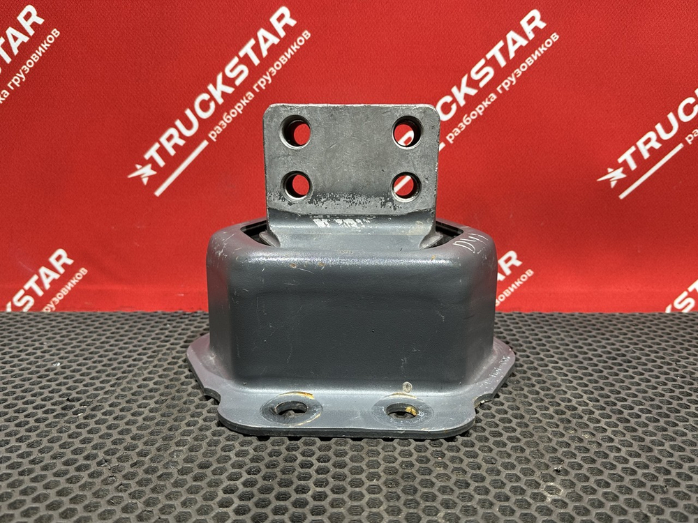 Подушка двигателя задняя 2020г