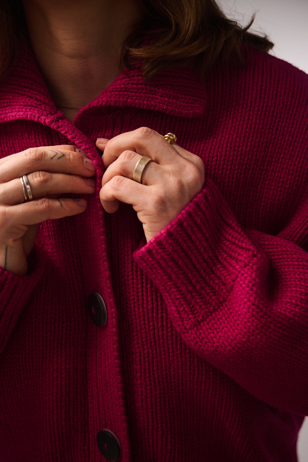 Кардиган с отложным воротником из мериноса ягодного цвета