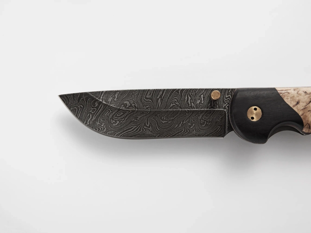 Складной нож "Кайра", дамасская сталь, рукоять карельская береза/черный граб