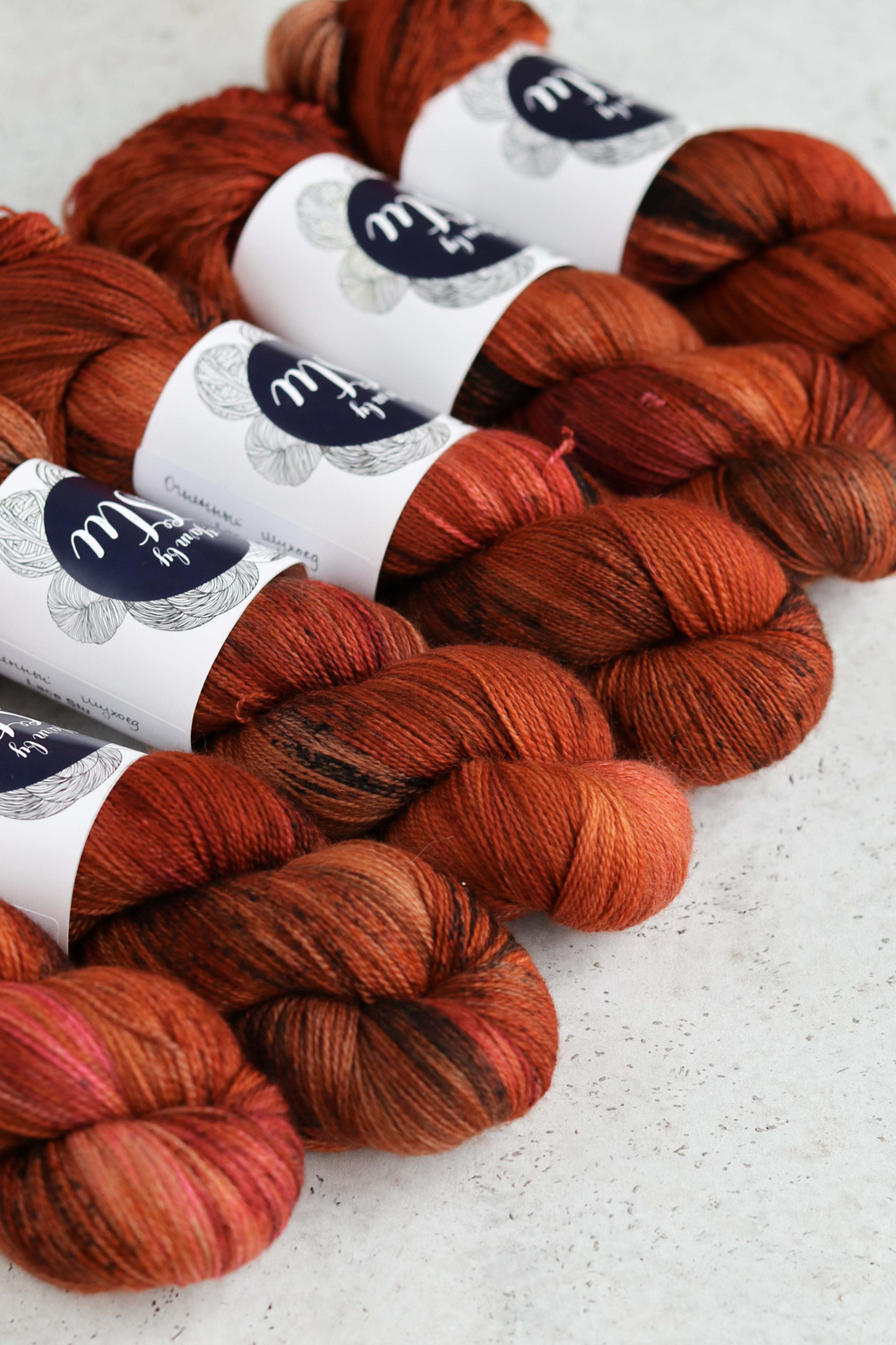 пряжа "Огненный мухоед" Lace Stu