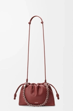 Loewe Сумка Flamenco среднего размера из зернистой телячьей кожи, красное дерево