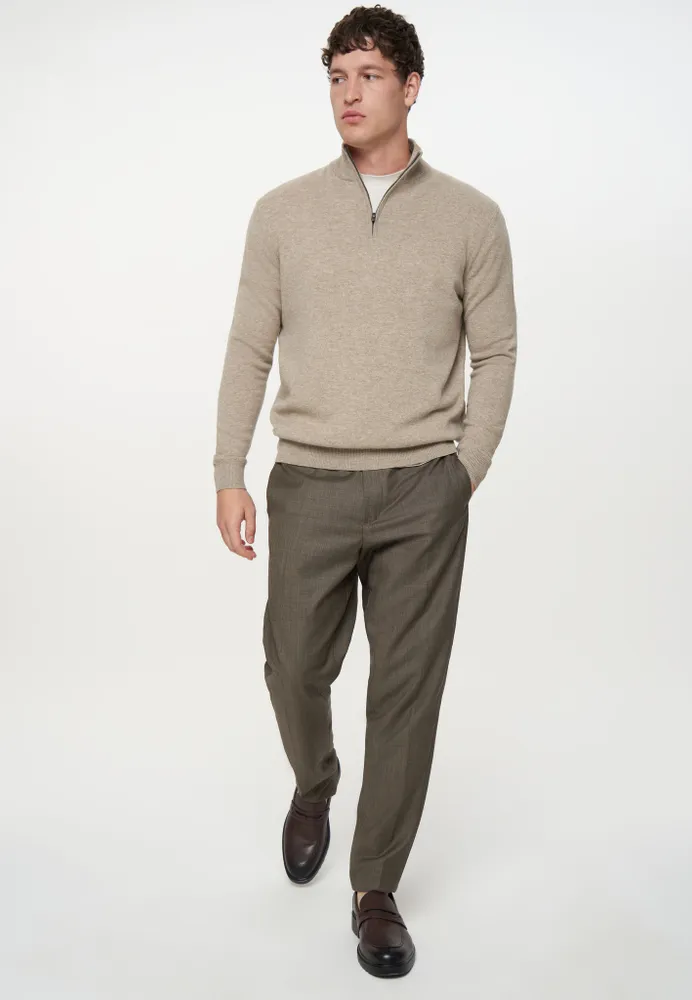 Коричневый свитер из baby cashmere с воротником