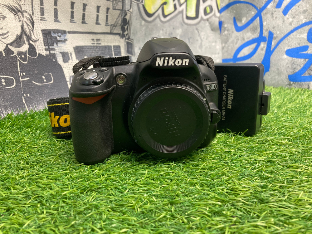 Nikon D3100 8.950 кадров