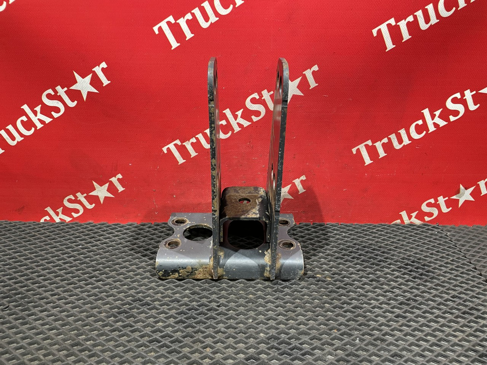 Кронштейн усилителя бампера левый 2018г.