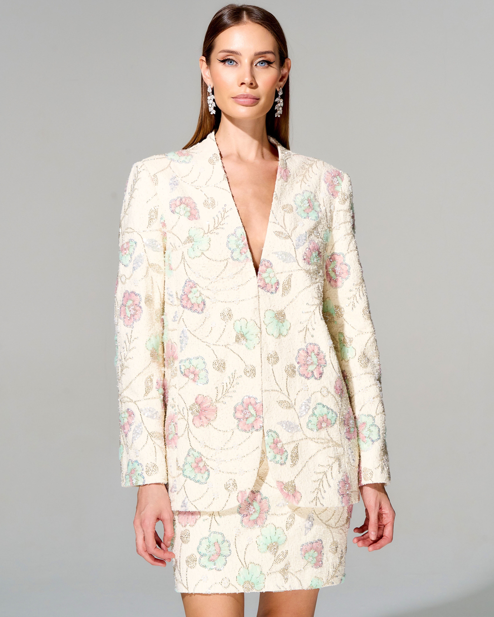 Костюм с юбкой длины мини