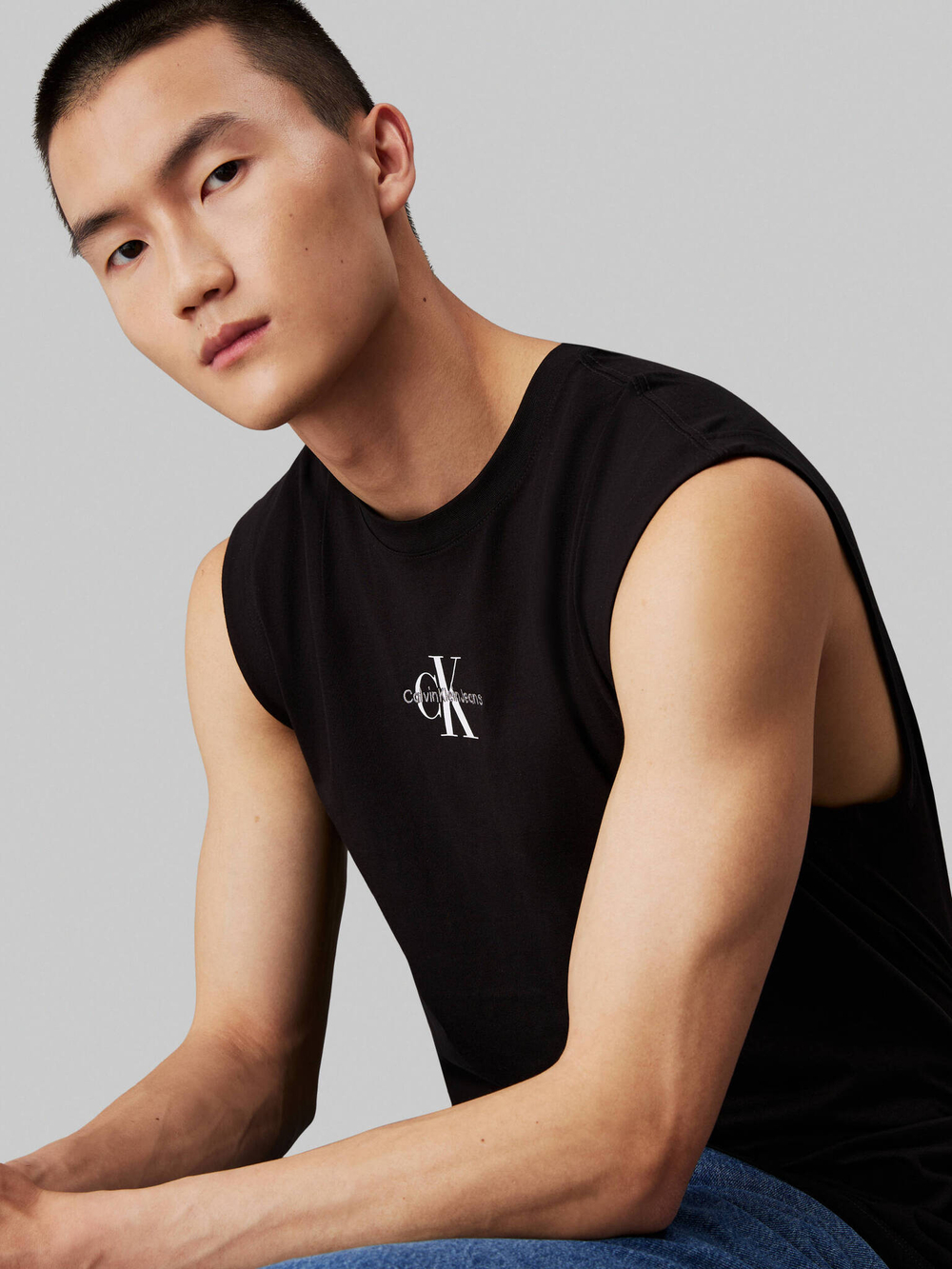 Футболка CALVIN KLEIN JEANS - черный(J30J323495)