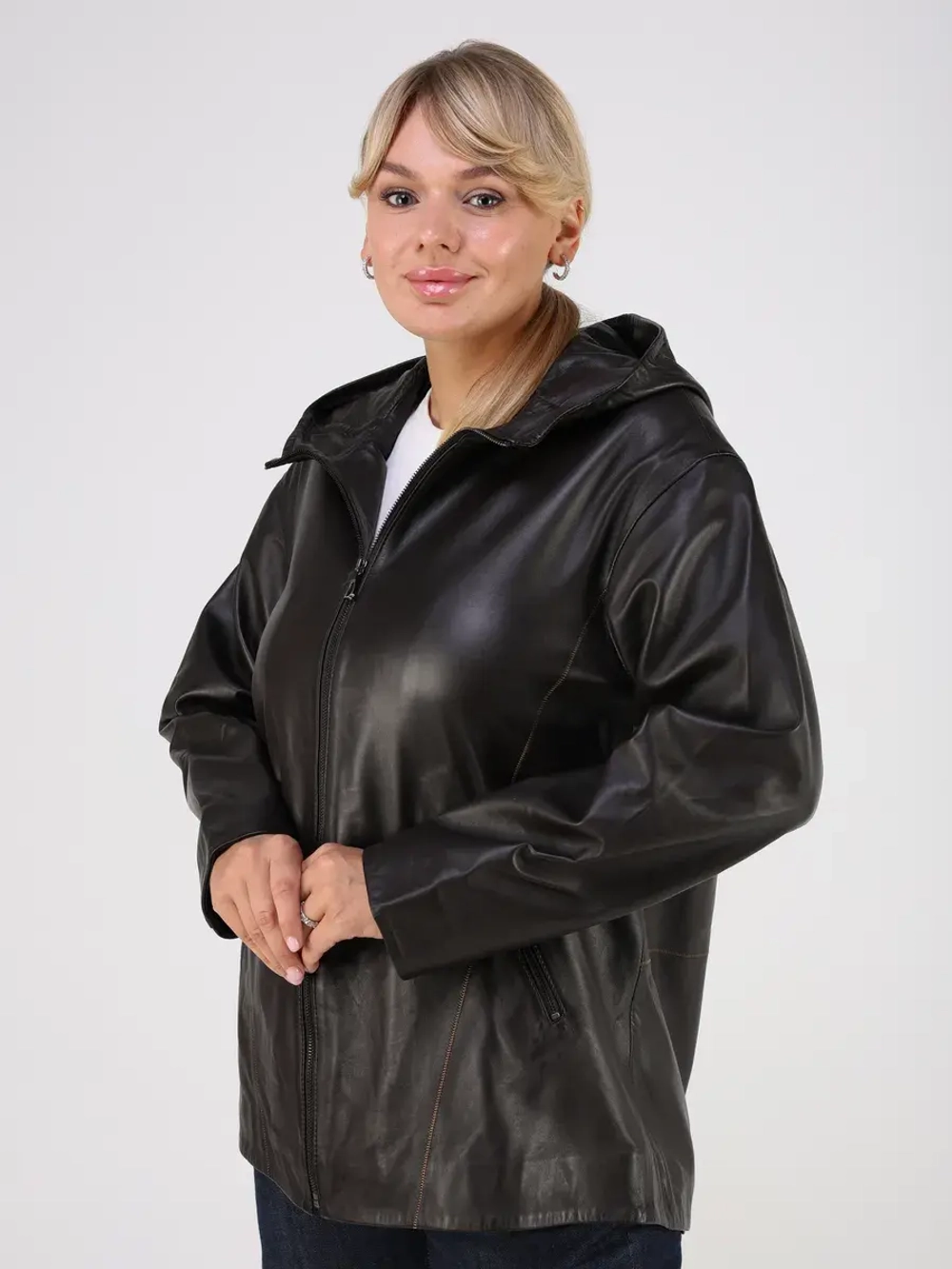 Кожаная куртка демисезонная с капюшоном оверсайз