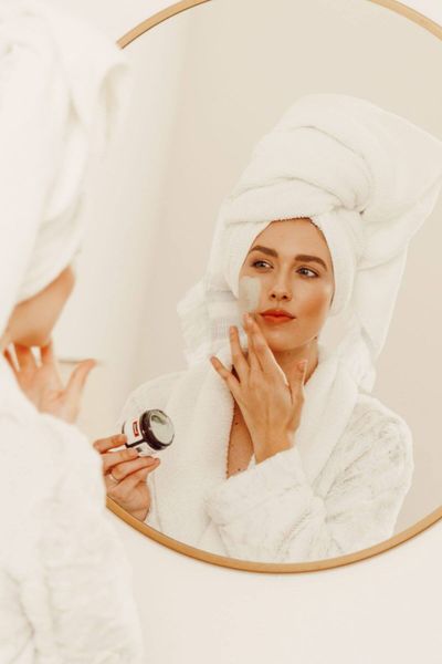 Дневной крем-лифтинг: Ваш верный защитник и тайный агент молодости на каждый день