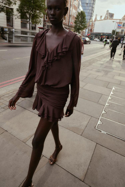 ZARA КОРОТКОЕ ПЛАТЬЕ С ВОЛАНАМИ, БУРГУНДИ