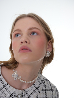 Серьги жемчуг, окантовка из циркониев, серебро