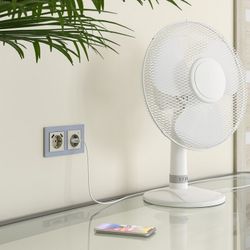 Розетка с заземлением и со шторками, без рамки с Wi-Fi Werkel слоновая кость W1171603