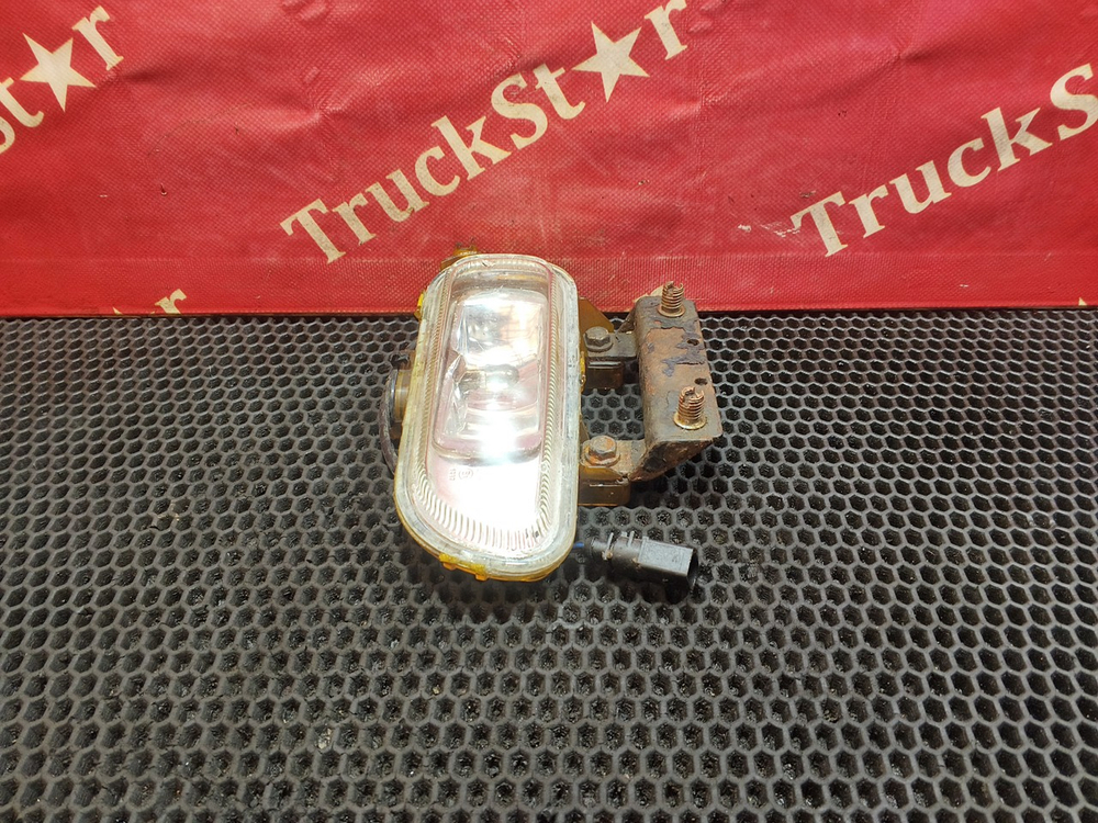 Фара противотуманная левая