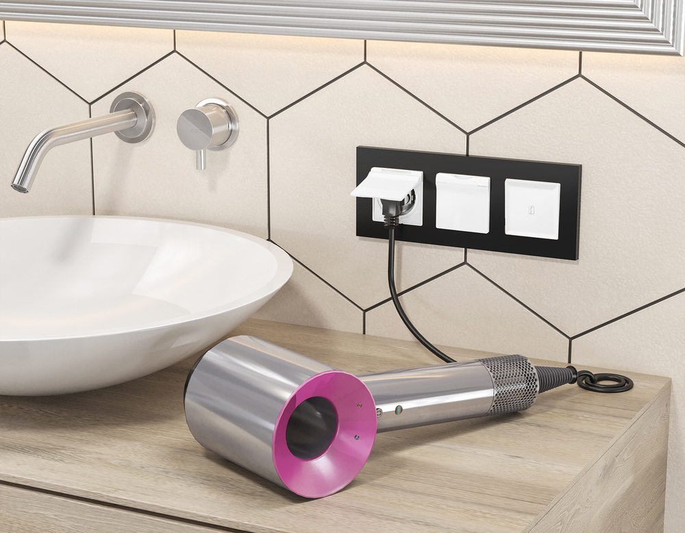 MA108010 Комплект механизма электрической розетки ALFA Белый глянец с/з с шторками и крышкой IP44 QUANT (AP1080, VM141)