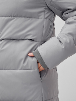 Пальто утепленное стеганное зимнее с капюшоном женское серого цвета 9620Sr
