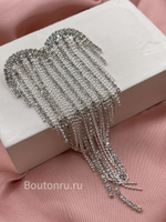 Брошь в форме сердечка с монилью и стразовой бахромой