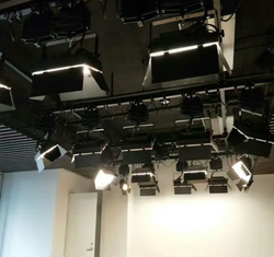 Portable 108x3W LED Flood Light — заливной прожектор 108×3 Вт RGB с углом 60° IP65