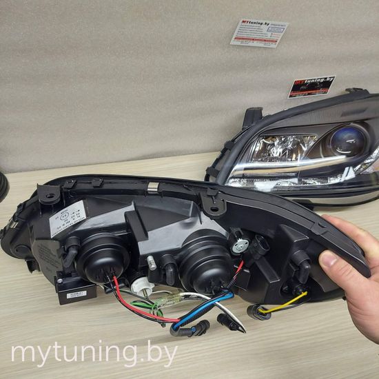Передние фары daylight black для Opel Zafira A