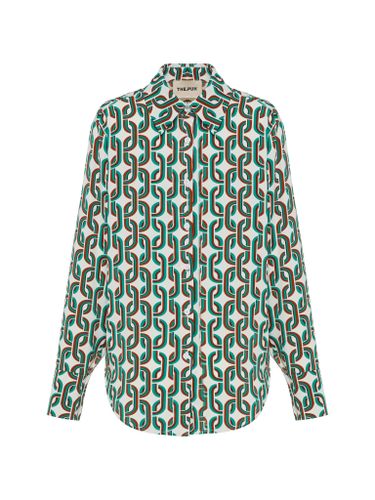 Летний костюм с шортами и принтом в виде цепей