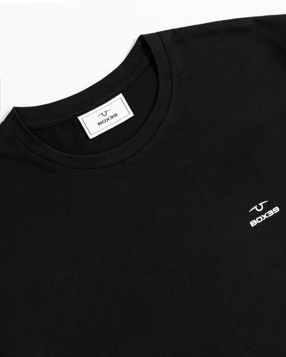 Футболка черная с лого на груди XL