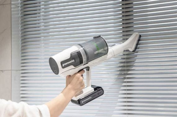 Пылесос вертикальный аккумуляторный на подставке Greenworks 24В GD24SVK4D с АКБ и ЗУ