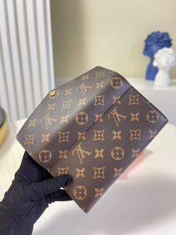 Louis Vuitton Sarah Wallet