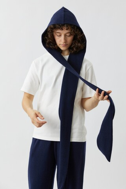 Капюшон из трикотажа темно-синего цвета