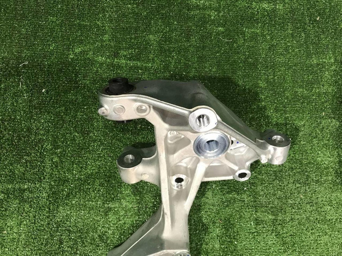 Кулак задний левый VW Passat CC (2008-2017)