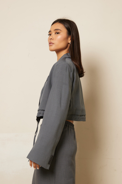 Жакет укороченный с необработанным низом