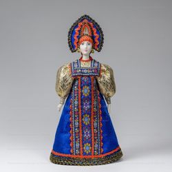 Сувенирная кукла в крестьянском праздничном наряде