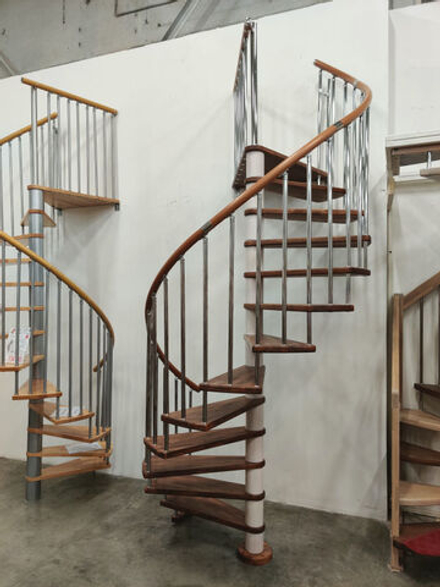 Винтовая лестница P&H Spiral Color 160 бук масло  (ранняя Америка/снег)