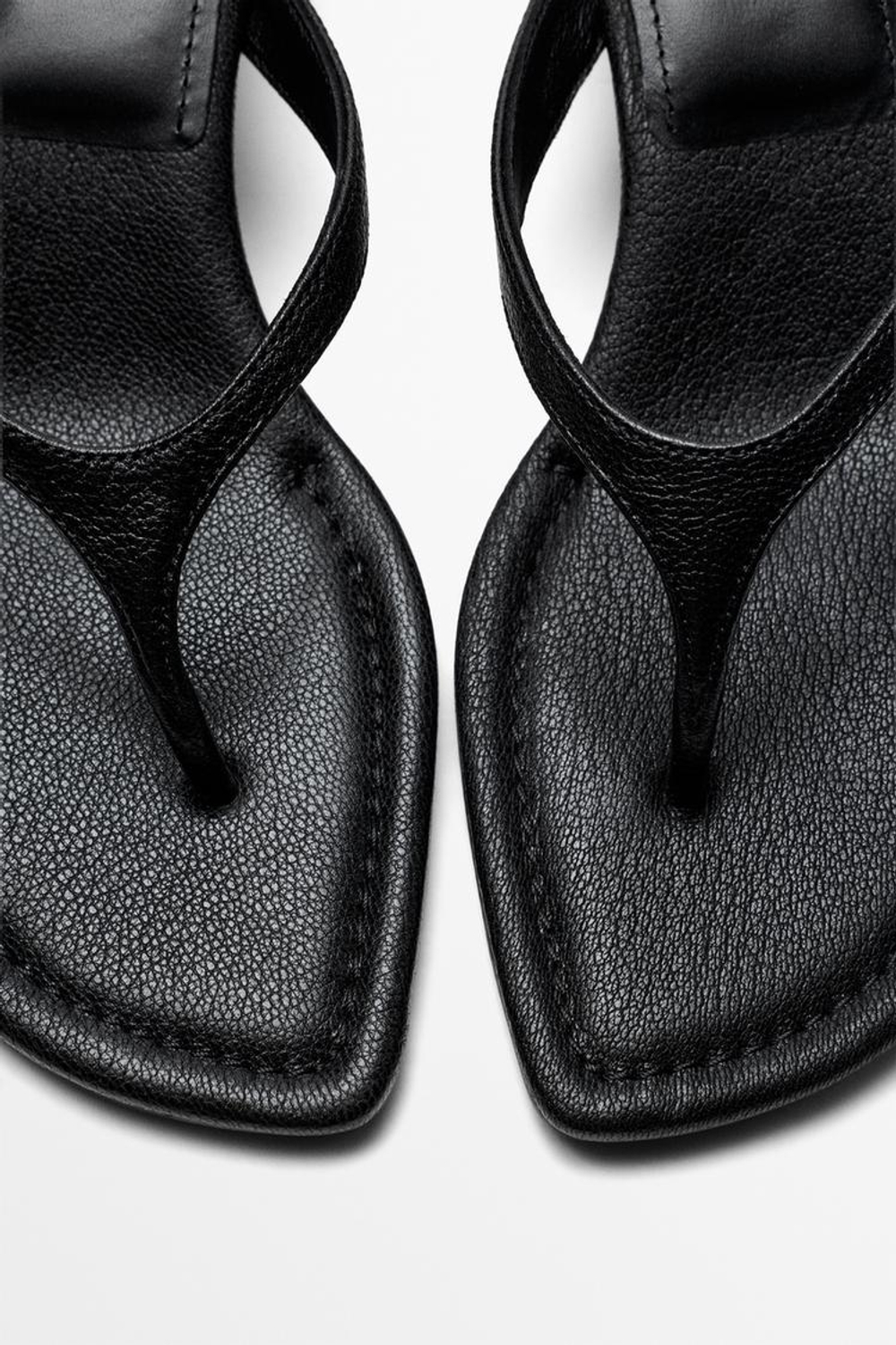 Massimo Dutti Кожаные сандалии на каблуке, черный