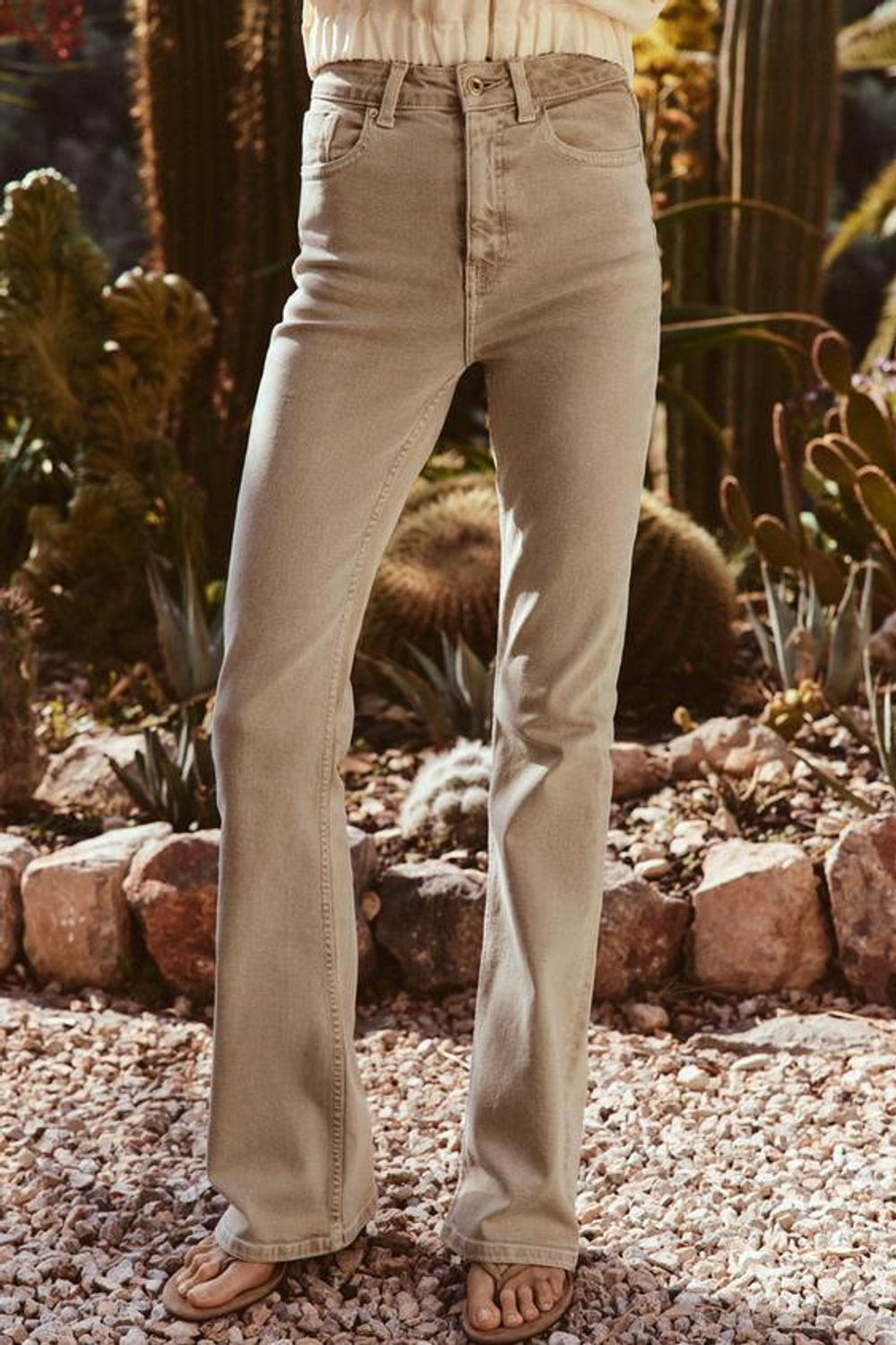 ZARA ДЖИНСЫ Z1975 FLARE С ВЫСОКОЙ ПОСАДКОЙ, ПЕСОЧНЫЙ