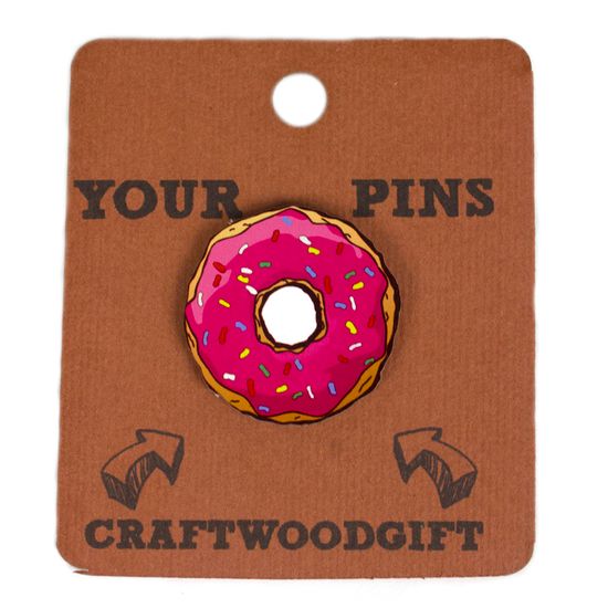 Деревянный значок. Пончик