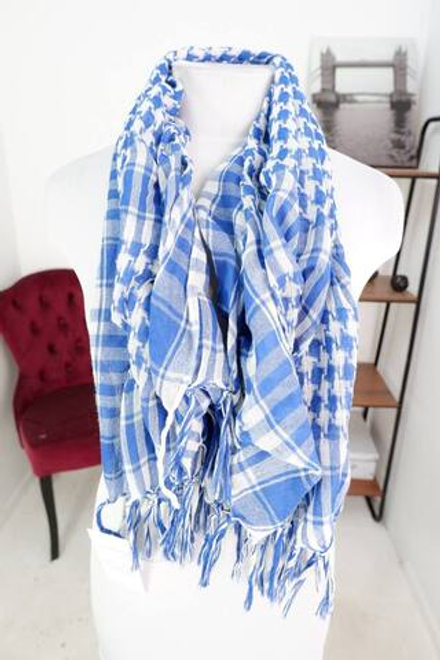 Шарф в стильную клетку