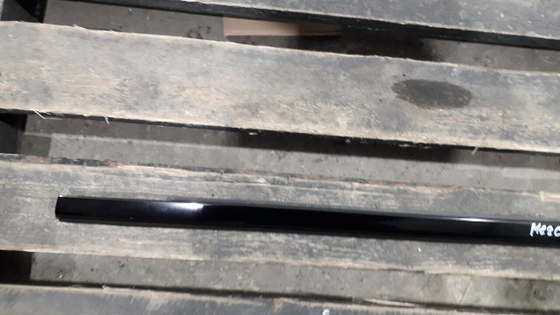 Молдинг двери передней левой Mercedes E (W213) 16-нв Б/У Оригинал A2137209504