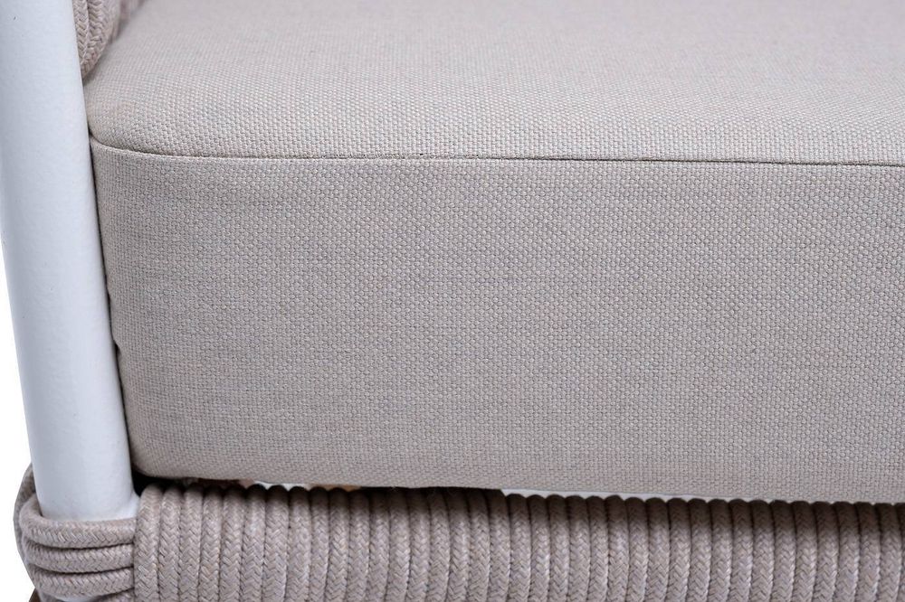 "Диего" кресло плетеное из роупа, основание дуб, каркас алюминий светло-серый (RAL7035) муар, роуп бежевый круглый, ткань бежевая 052