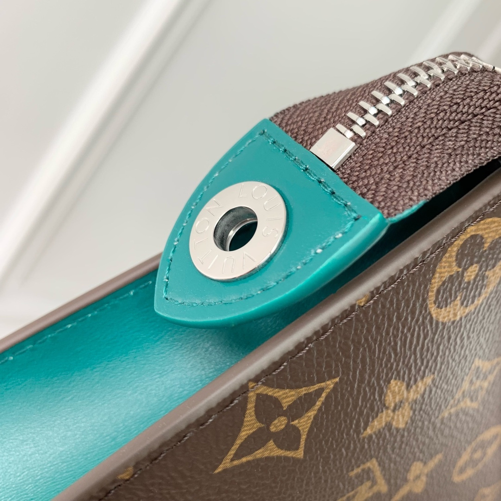 Louis Vuitton Pochette Voyage MM