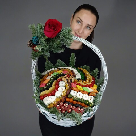 Букет в корзине «‎Новогодние сладости‎»