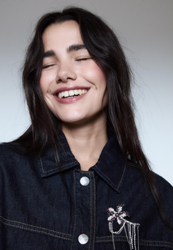 Stradivarius Брошь-цветок со стразами, серый