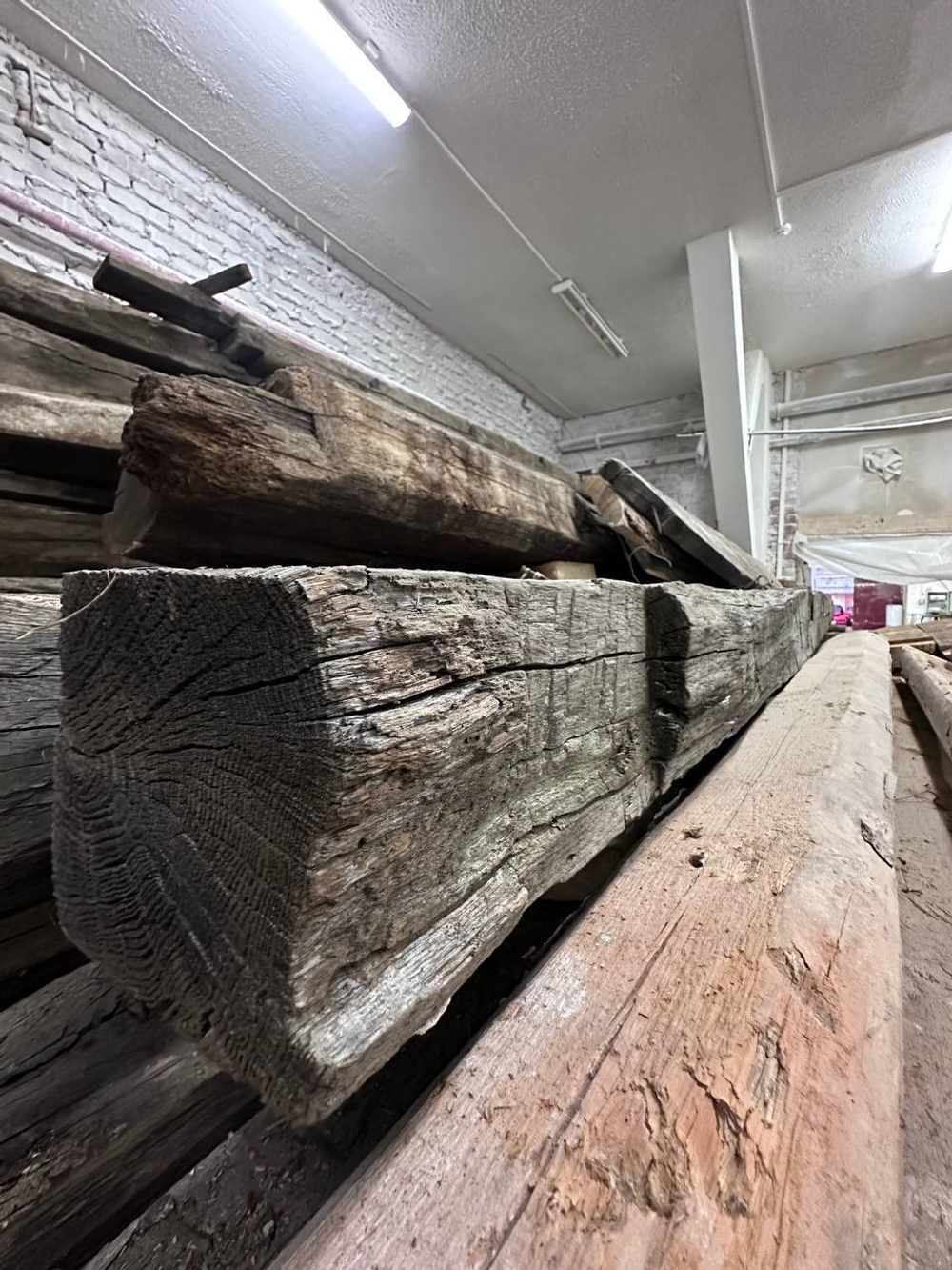 старые дубовые балки, сечение 200-300мм