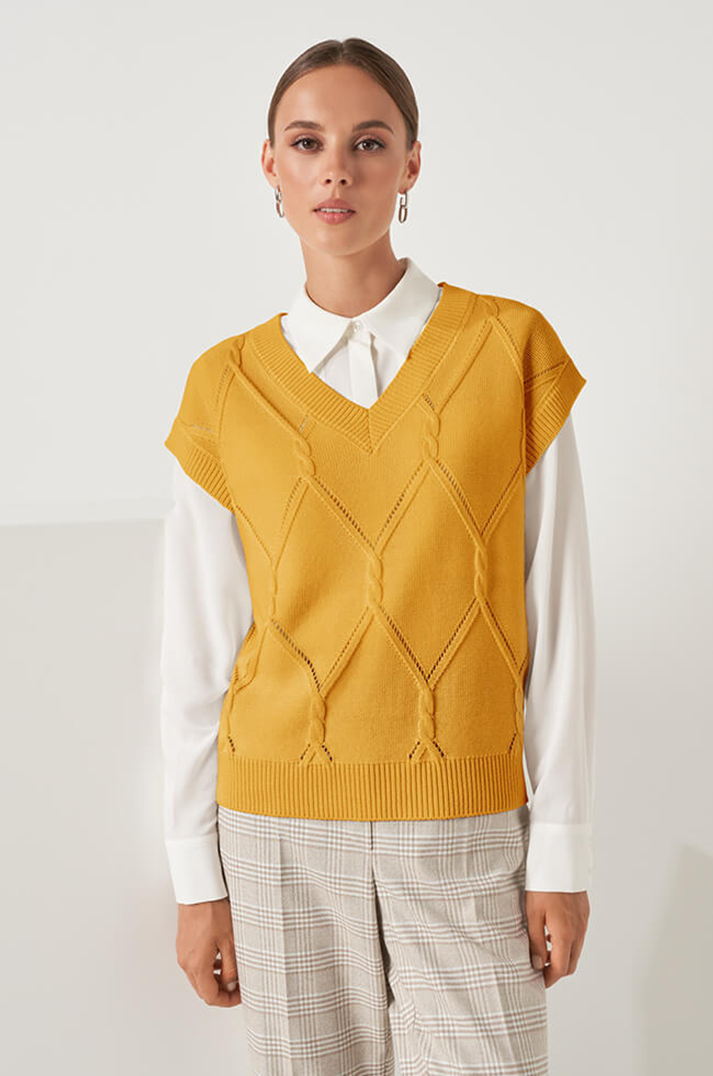 22850 Жилет женский (горчица)
