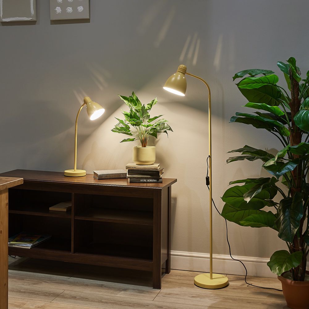 UML-T701 E27 YELLOW Торшер напольный под лампу Е27. 60W. с регулировкой наклона. Механический выключатель. Желтый. ТМ Uniel