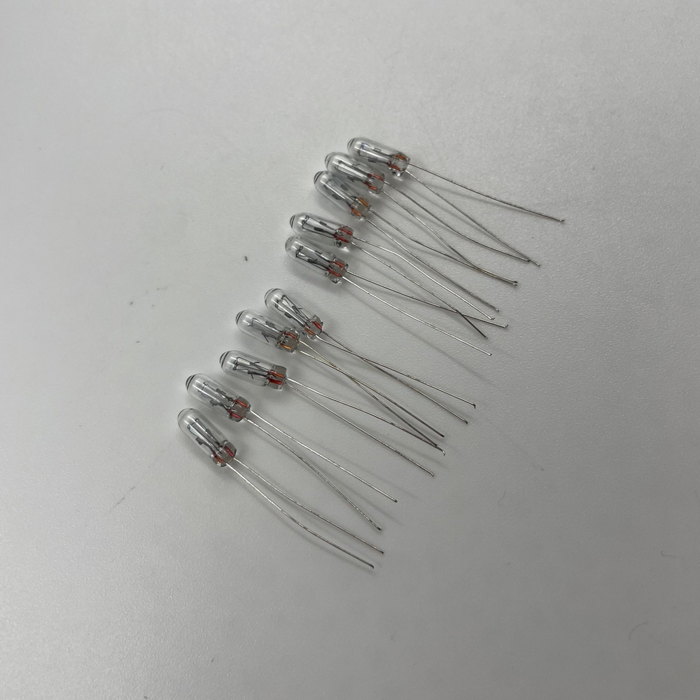 Лампа 12V 1.2W с усами Т4 подсветки кнопок и приборной панели 10 шт