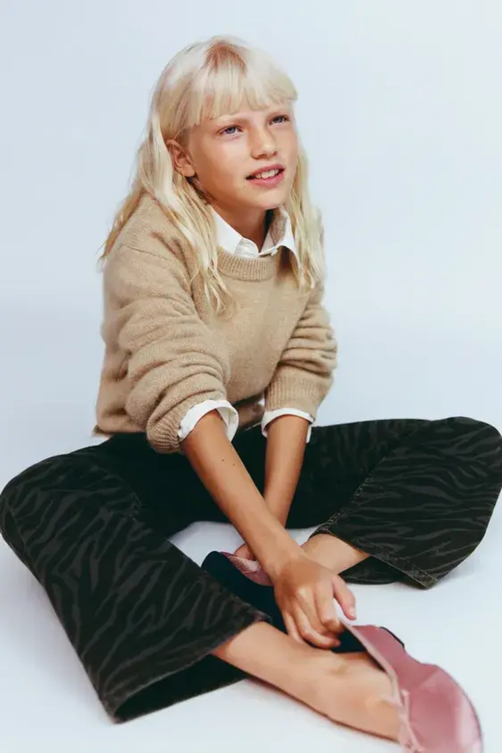 ZARA ДЖИНСЫ BOOTCUT С ПРИНТОМ «ЗЕБРА», СЕРЫЙ