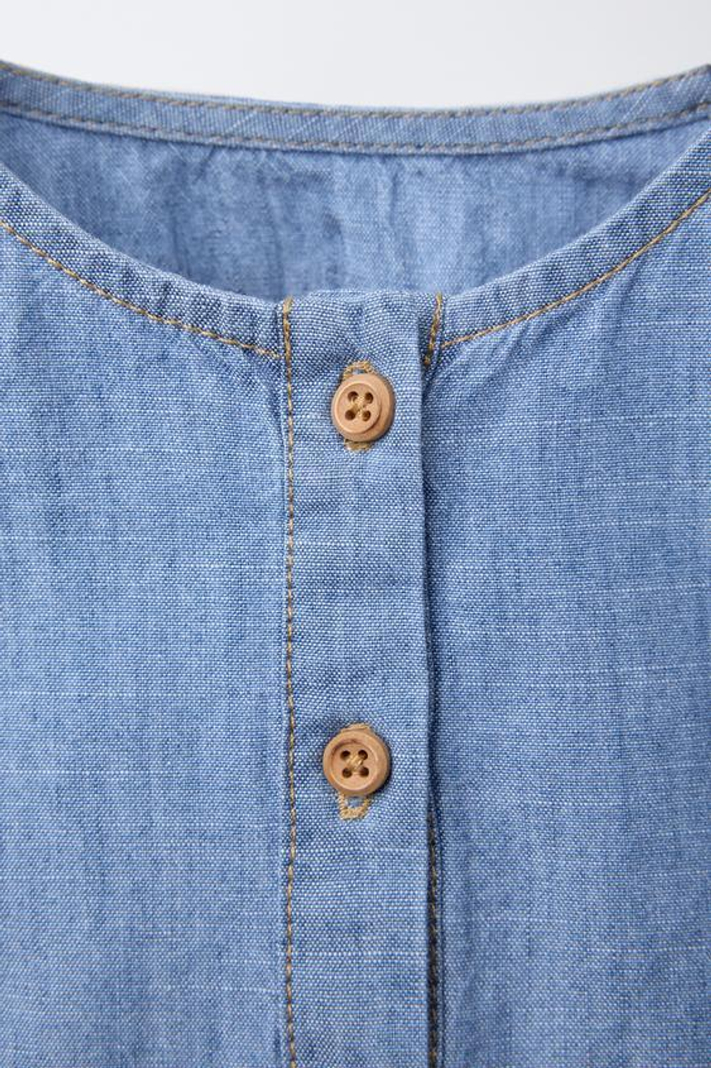 ZARA РУБАШКА ИЗ СТРУЯЩЕЙСЯ ДЖИНСОВОЙ ТКАНИ С ПУГОВИЦАМИ, ВЫЦВЕТШИЙ СИНИЙ